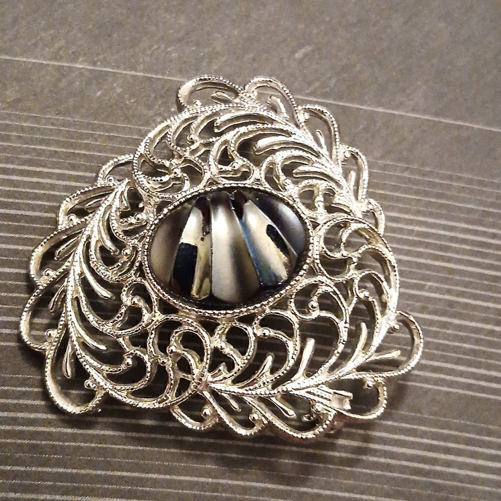 Vintage SARAH COVENTRY Silvertone Filigree W/Black Color Changing Center Stone